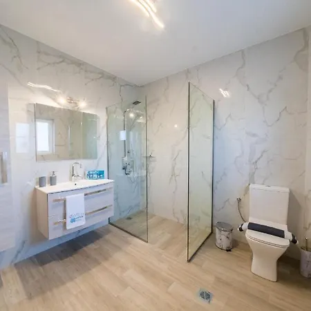 Nontas Ntina With Private Pool & Playground 빌라 레팀노