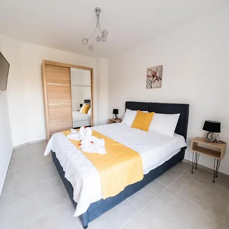 Nontas Ntina With Private Pool & Playground * 레팀노