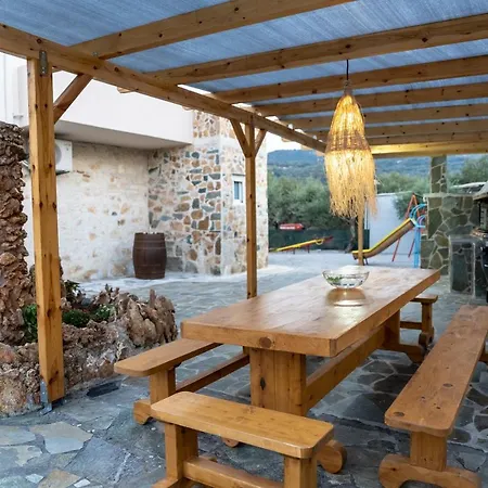 Nontas Ntina With Private Pool & Playground 빌라 레팀노