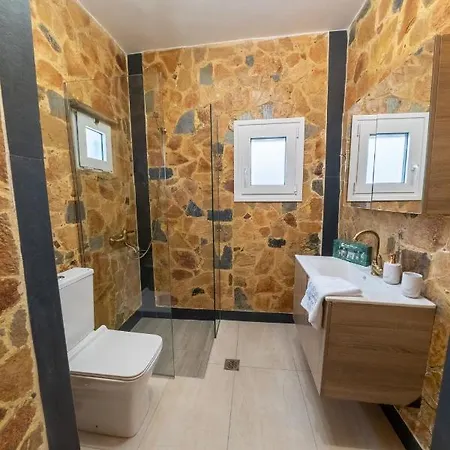 Nontas Ntina With Private Pool & Playground 레팀노