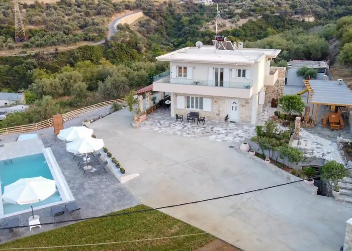 Nontas Ntina With Private Pool & Playground