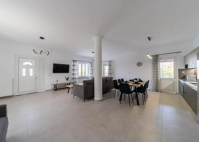 Nontas Ntina With Private Pool & Playground Βίλα *