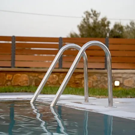 Villa Nontas Ntina With Private Pool & Playground Réthymnon