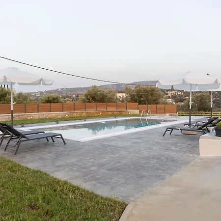 Nontas Ntina With Private Pool & Playground