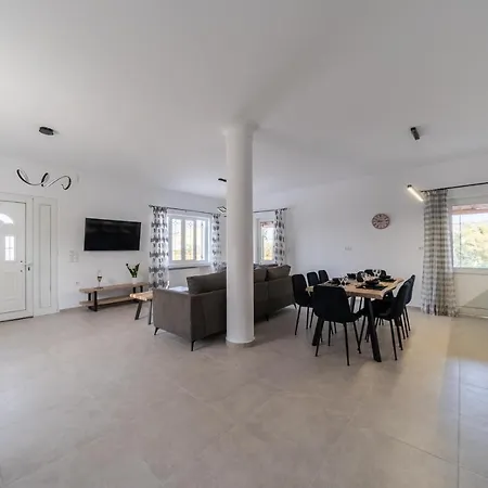 Nontas Ntina With Private Pool & Playground Vila *